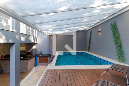 Casa à venda com 205m², 3 quartos e 3 vagasPiscina