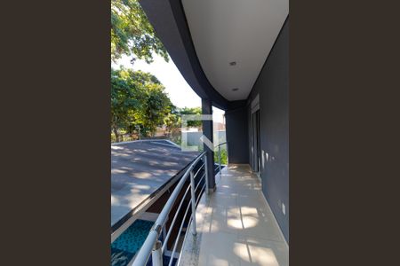 Casa à venda com 205m², 3 quartos e 3 vagasSacada dos Quartos 01 e 02