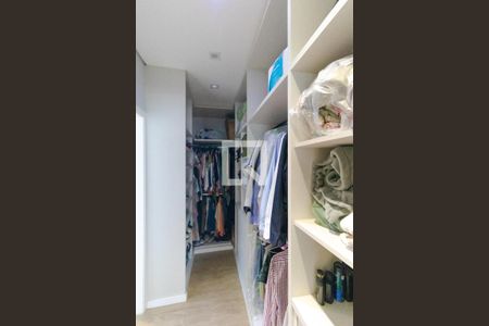 Casa à venda com 205m², 3 quartos e 3 vagasCloset da Suíte