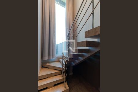 Casa à venda com 205m², 3 quartos e 3 vagasEscada