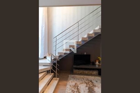 Casa à venda com 205m², 3 quartos e 3 vagasEscada