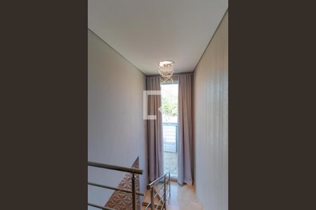 Casa à venda com 205m², 3 quartos e 3 vagasEscada