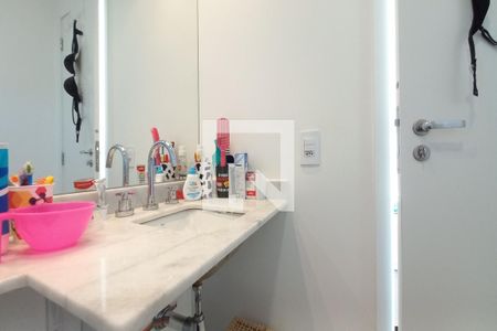 Apartamento à venda com 103m², 3 quartos e 2 vagas Apartamento à venda com 103m², 3 quartos e 2 vagasBanheiro da Suíte