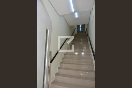 Casa para alugar com 80m², 2 quartos e 1 vagaEscada