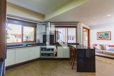 Casa à venda com 300m², 3 quartos e 3 vagasCozinha 