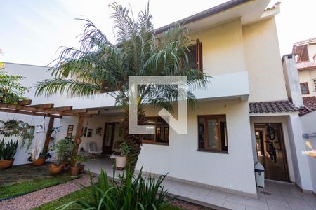 Casa à venda com 300m², 3 quartos e 3 vagasFundos 