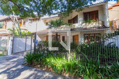 Casa à venda com 300m², 3 quartos e 3 vagasFachada da casa 