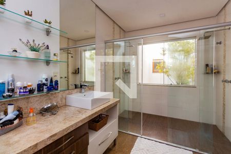 Casa à venda com 300m², 3 quartos e 3 vagasBanheiro da Suíte 1