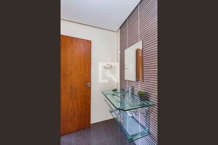 Casa à venda com 300m², 3 quartos e 3 vagasBanheiro da Suíte 2