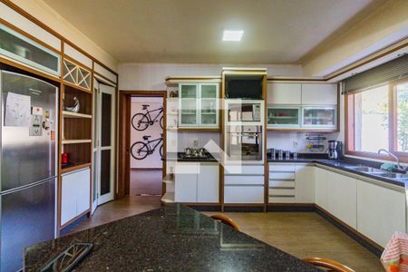 Casa à venda com 300m², 3 quartos e 3 vagasCozinha 