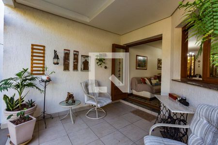 Casa à venda com 300m², 3 quartos e 3 vagasFundos 