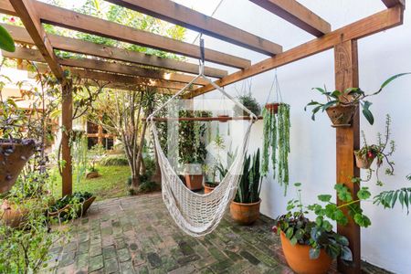 Casa à venda com 300m², 3 quartos e 3 vagasFundos 