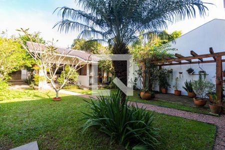 Casa à venda com 300m², 3 quartos e 3 vagasFundos 