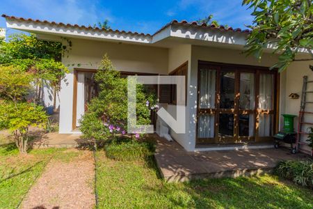 Casa à venda com 300m², 3 quartos e 3 vagasFundos 