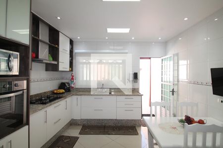 Casa à venda com 225m², 3 quartos e 6 vagasCozinha - Armários