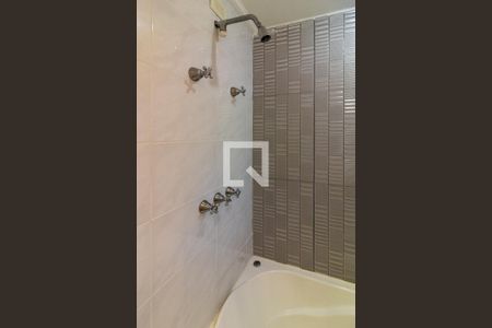 Apartamento para alugar com 296m², 4 quartos e 4 vagas Apartamento para alugar com 296m², 4 quartos e 4 vagasBanheiro Suite 1