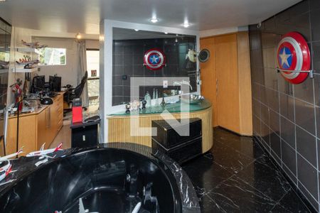 Apartamento para alugar com 296m², 4 quartos e 4 vagas Apartamento para alugar com 296m², 4 quartos e 4 vagasBanheiro Suite 2