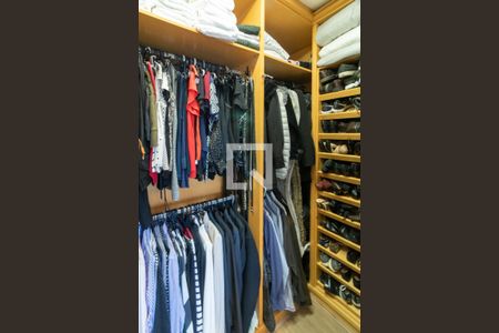 Apartamento para alugar com 296m², 4 quartos e 4 vagas Apartamento para alugar com 296m², 4 quartos e 4 vagasCloset Suite 1