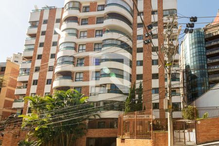 Apartamento para alugar com 296m², 4 quartos e 4 vagas Apartamento para alugar com 296m², 4 quartos e 4 vagasFachada