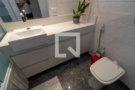 Apartamento para alugar com 296m², 4 quartos e 4 vagas Apartamento para alugar com 296m², 4 quartos e 4 vagasBanheiro Suite 1