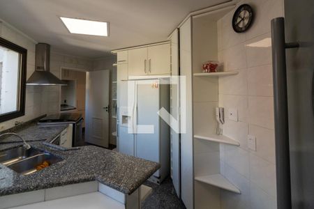 Apartamento para alugar com 296m², 4 quartos e 4 vagas Apartamento para alugar com 296m², 4 quartos e 4 vagasCozinha