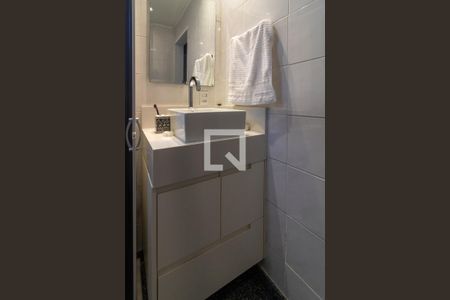 Apartamento para alugar com 296m², 4 quartos e 4 vagas Apartamento para alugar com 296m², 4 quartos e 4 vagasBanheiro