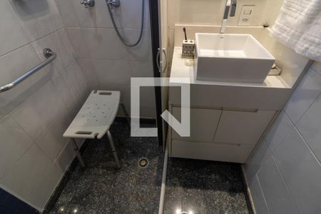 Apartamento para alugar com 296m², 4 quartos e 4 vagas Apartamento para alugar com 296m², 4 quartos e 4 vagasBanheiro