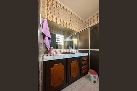 Casa à venda com 210m², 3 quartos e 3 vagasBanheiro da Suíte 1 