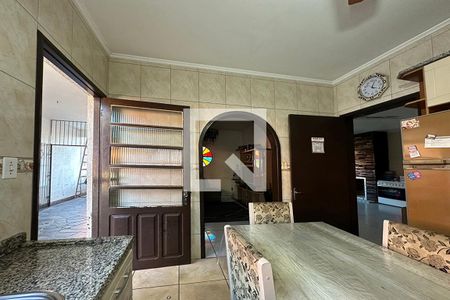 Casa à venda com 210m², 3 quartos e 3 vagasCozinha 