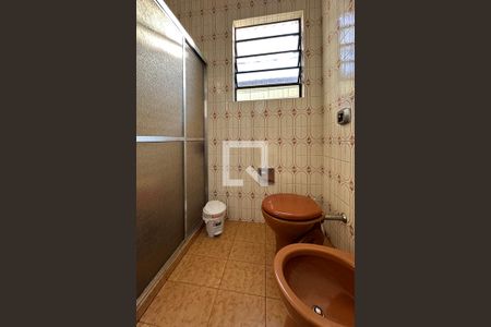 Casa à venda com 210m², 3 quartos e 3 vagasBanheiro 