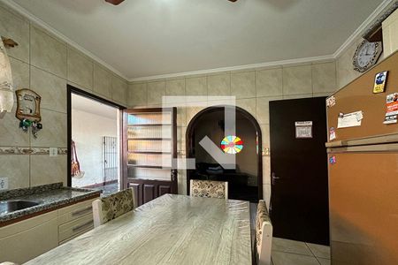 Casa à venda com 210m², 3 quartos e 3 vagasCozinha 