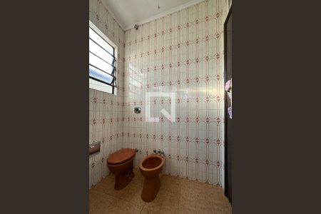 Casa à venda com 210m², 3 quartos e 3 vagasBanheiro 