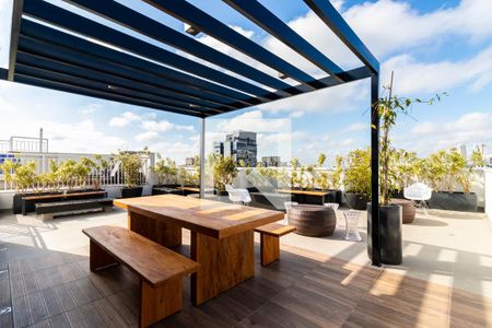 Studio para alugar com 31m², 1 quarto e sem vaga Studio para alugar com 31m², 1 quarto e sem vagaÁrea comum (Rooftop) - Churrasqueira