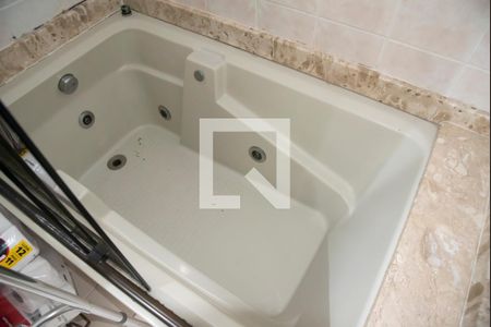 Apartamento para alugar com 202m², 2 quartos e 3 vagas Apartamento para alugar com 202m², 2 quartos e 3 vagasBanheiro da Suíte 1