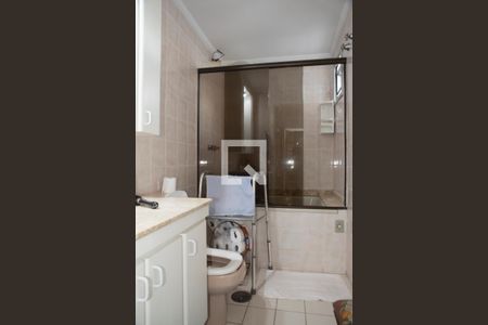 Apartamento para alugar com 202m², 2 quartos e 3 vagas Apartamento para alugar com 202m², 2 quartos e 3 vagasBanheiro da Suíte 1