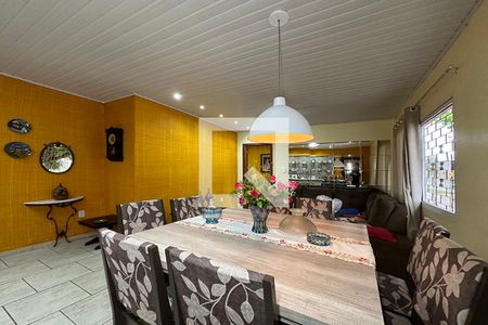 Sala  de casa à venda com 3 quartos, 280m² em Niterói, Canoas