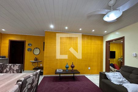 Sala  de casa à venda com 3 quartos, 280m² em Niterói, Canoas