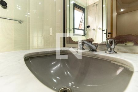 Apartamento à venda com 190m², 4 quartos e 3 vagasBanheiro da Suíte 3 - Torneira