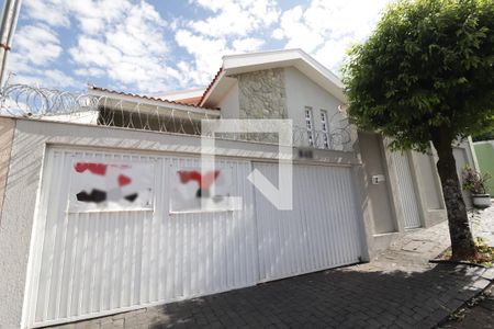 Casa para alugar com 300m², 4 quartos e 4 vagasFachada