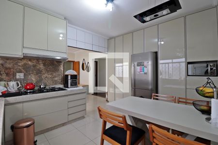 Casa para alugar com 300m², 4 quartos e 4 vagasCozinha