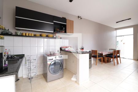 Casa para alugar com 300m², 4 quartos e 4 vagasQuintal