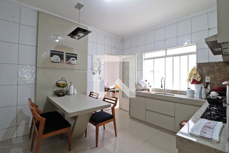 Casa para alugar com 300m², 4 quartos e 4 vagasCozinha