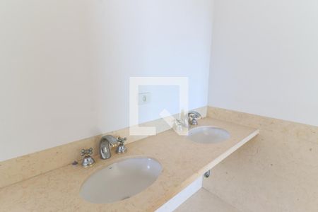 Apartamento à venda com 707m², 6 quartos e 7 vagas Apartamento à venda com 707m², 6 quartos e 7 vagasBanheiro da Suíte 1