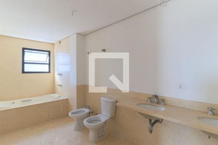 Apartamento à venda com 707m², 6 quartos e 7 vagas Apartamento à venda com 707m², 6 quartos e 7 vagasBanheiro da Suíte 1
