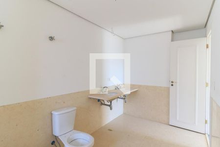 Apartamento à venda com 707m², 6 quartos e 7 vagas Apartamento à venda com 707m², 6 quartos e 7 vagasBanheiro da Suíte 1
