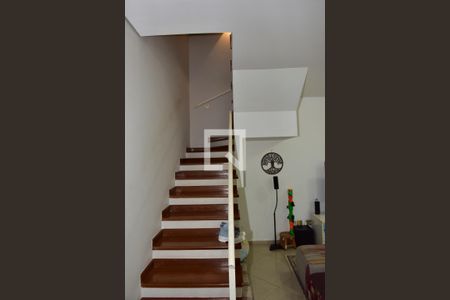 Casa de condomínio à venda com 241m², 4 quartos e 3 vagasEscada