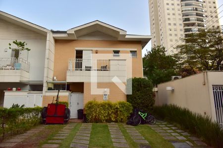 Casa de condomínio à venda com 241m², 4 quartos e 3 vagasFachada