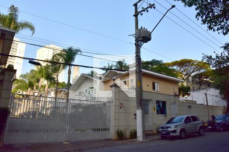 Casa de condomínio à venda com 241m², 4 quartos e 3 vagasFachada e portaria