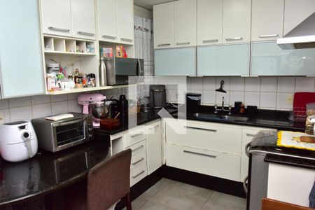 Casa de condomínio à venda com 241m², 4 quartos e 3 vagasCozinha
