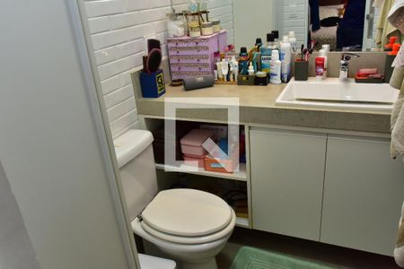 Casa de condomínio à venda com 241m², 4 quartos e 3 vagasBanheiro da Suíte 1